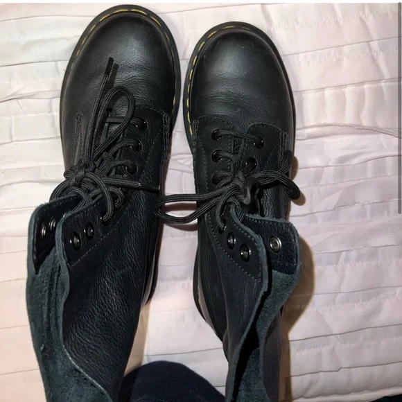 Doc Marten black boots great condition - Picture 2 of 4